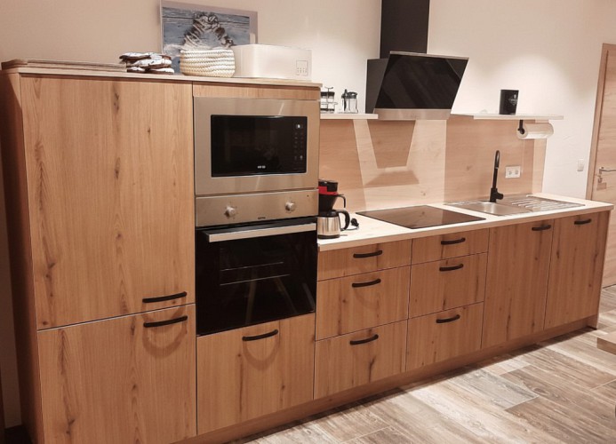 „Kulinarik trifft Design: Ihre voll ausgestattete Gourmet-Küche“