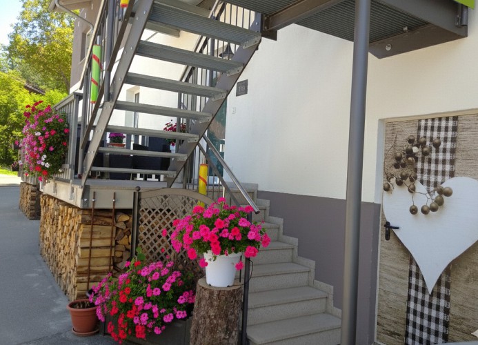 Treppenaufgang zum 5*Sterne Domizil Zirbe 