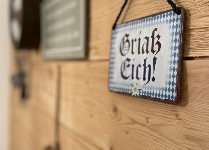 „Griaß Eich“ – Bayerische Herzlichkeit im Detail